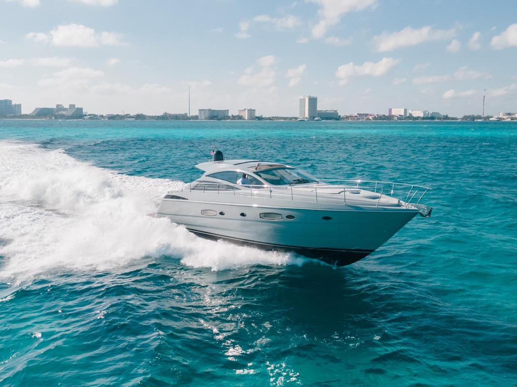 Pershing 63 en renta en Cancún
