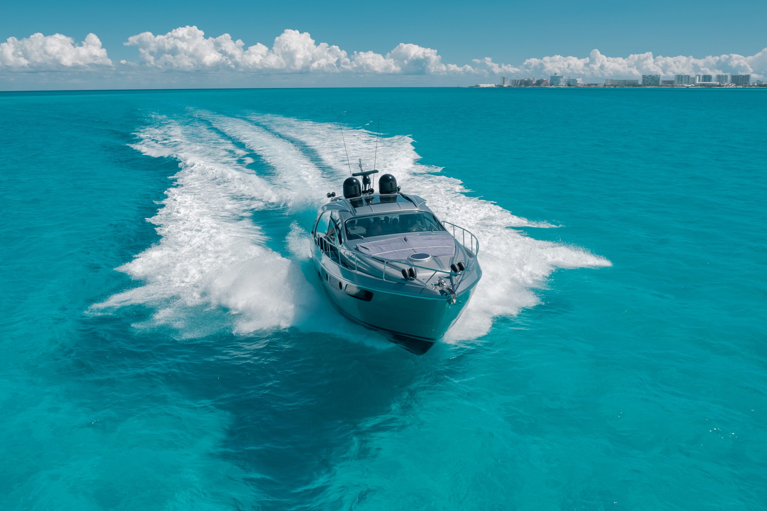 Pershing 56 ft en renta en Cancún
