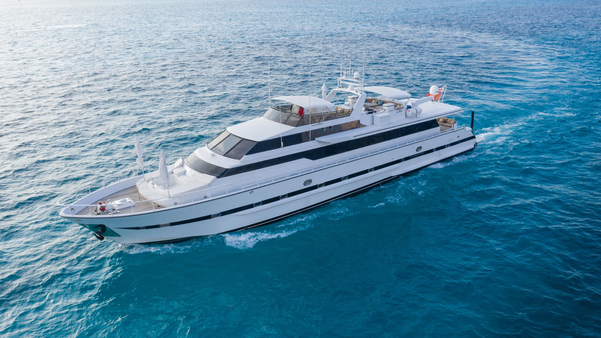 Versilcraft 110' en renta en Cancún