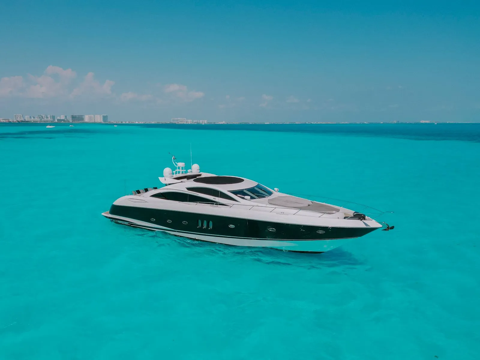 Sunseeker 82' en renta en Cancún