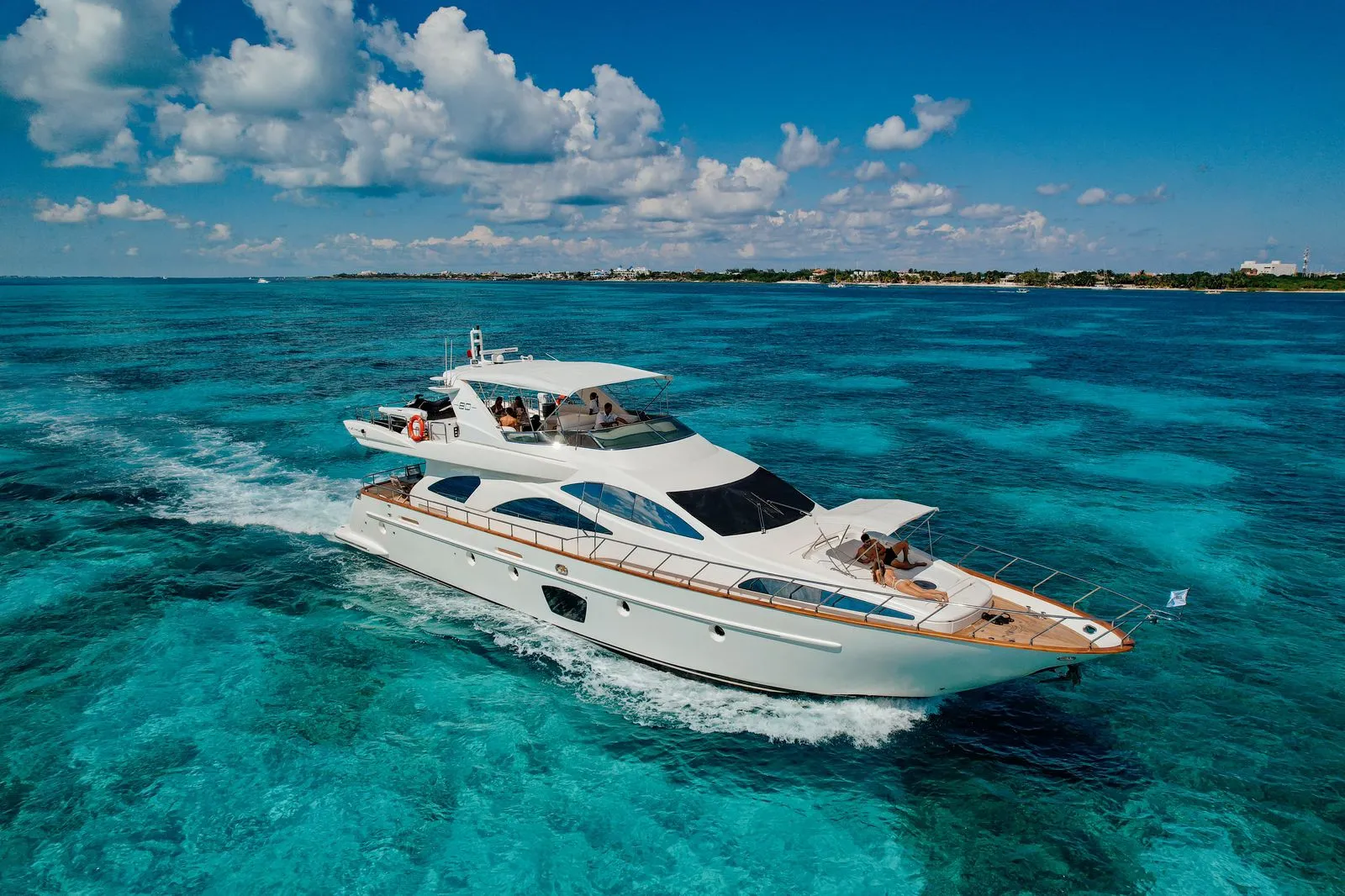 Azimut 80 ft en renta en Cancún