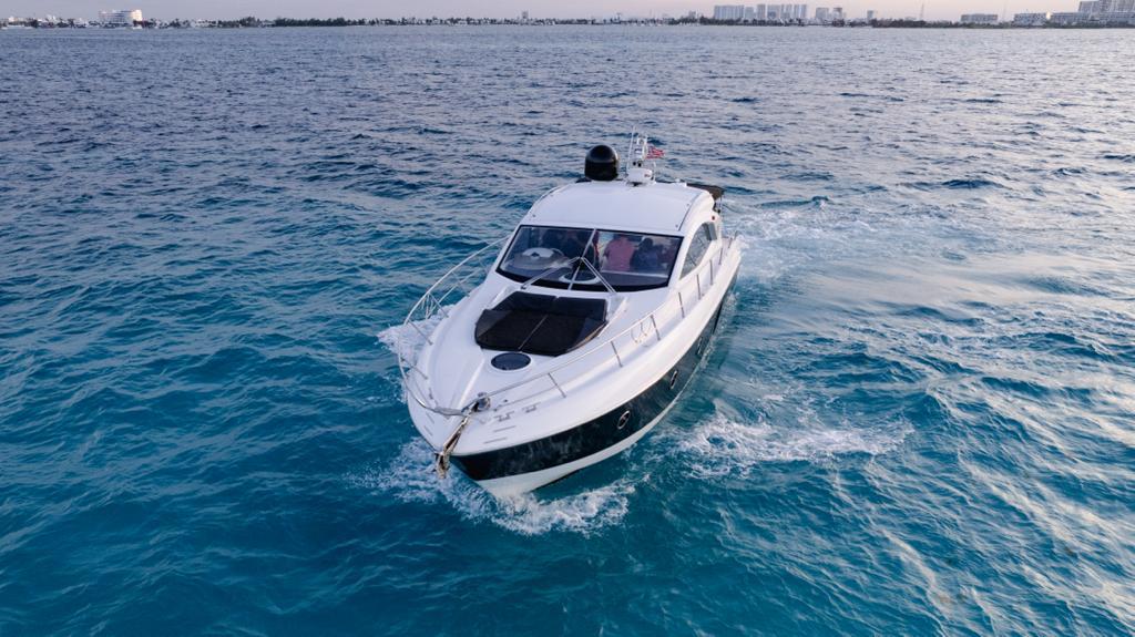 Azimut 50 ft en renta en Cancún