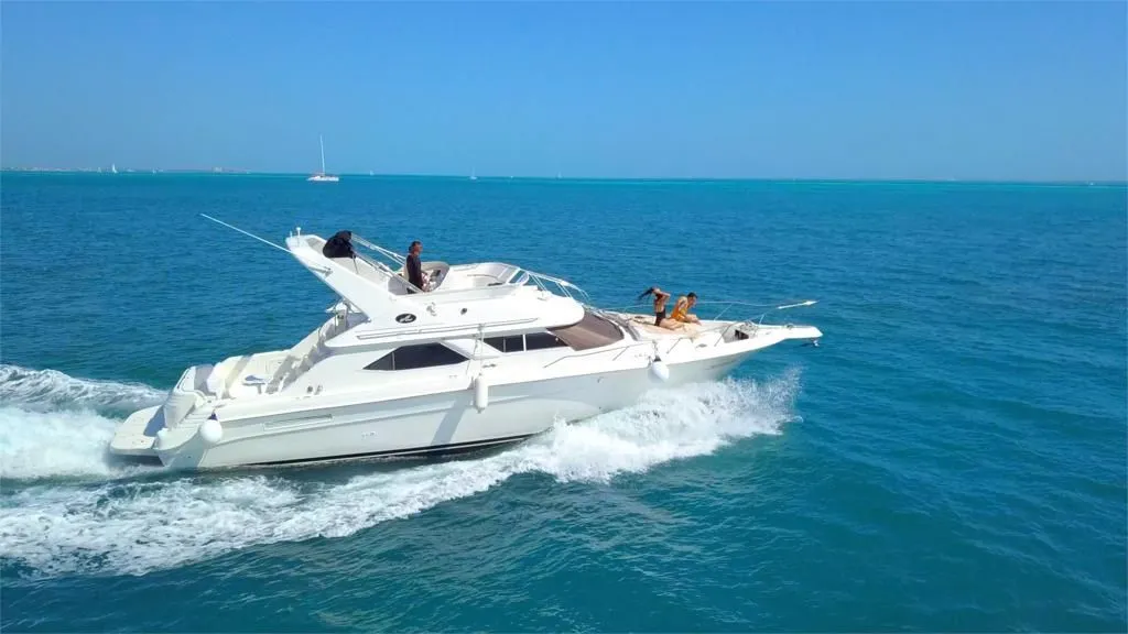 SeaRay 46 en renta en Cancún