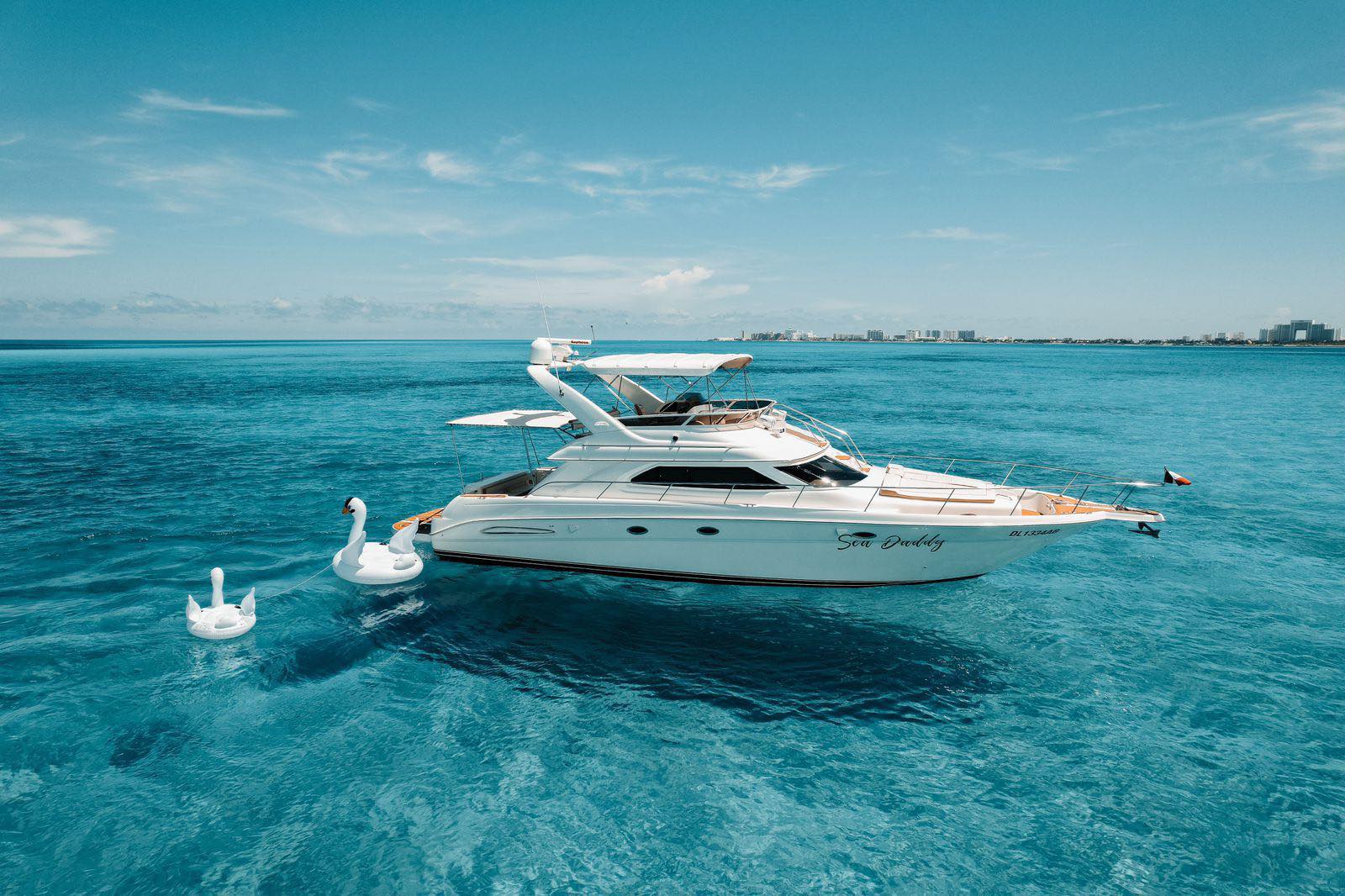 SeaRay Flybridge 52 ft en renta en Cancún