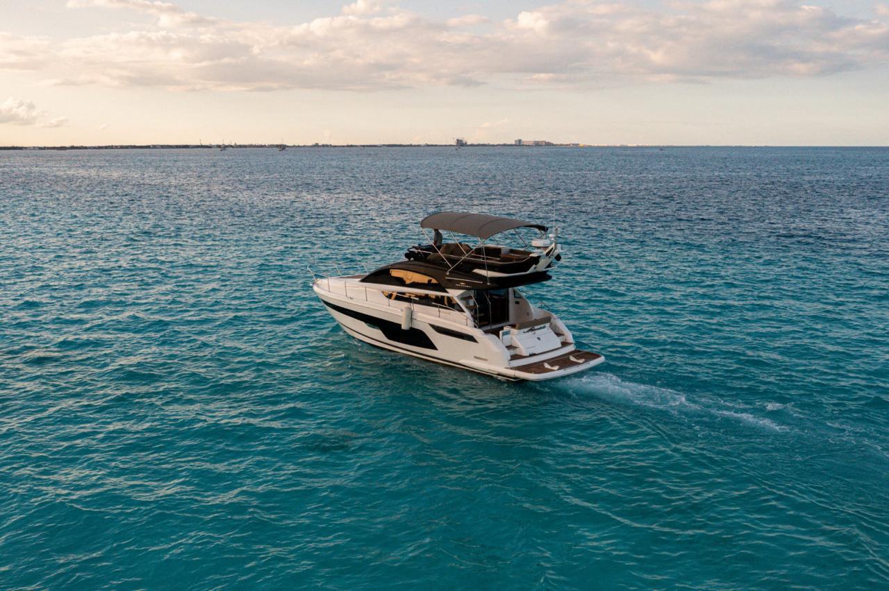 Fairline 50' en renta en Cancún
