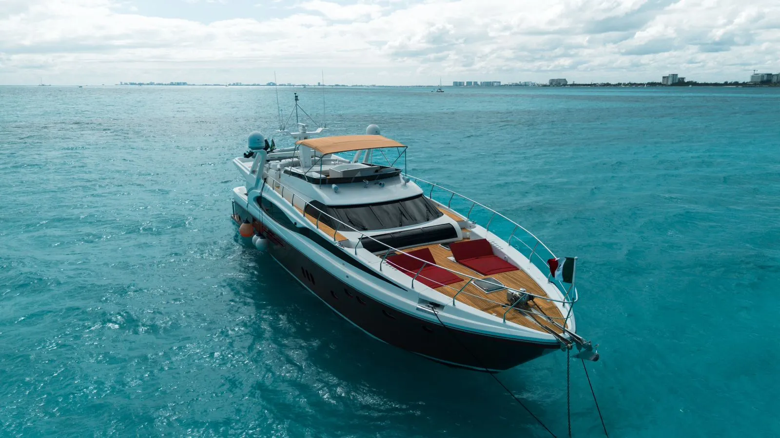 Dyna 80' en renta en Cancún