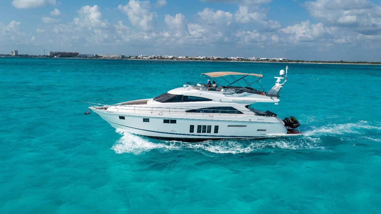 Fairline 70 ft en renta en Cancún